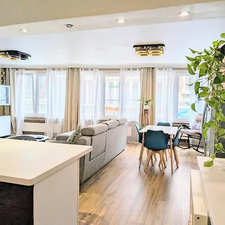 Appartement Superbe Dans Le Centre De - Arivee Autonome
